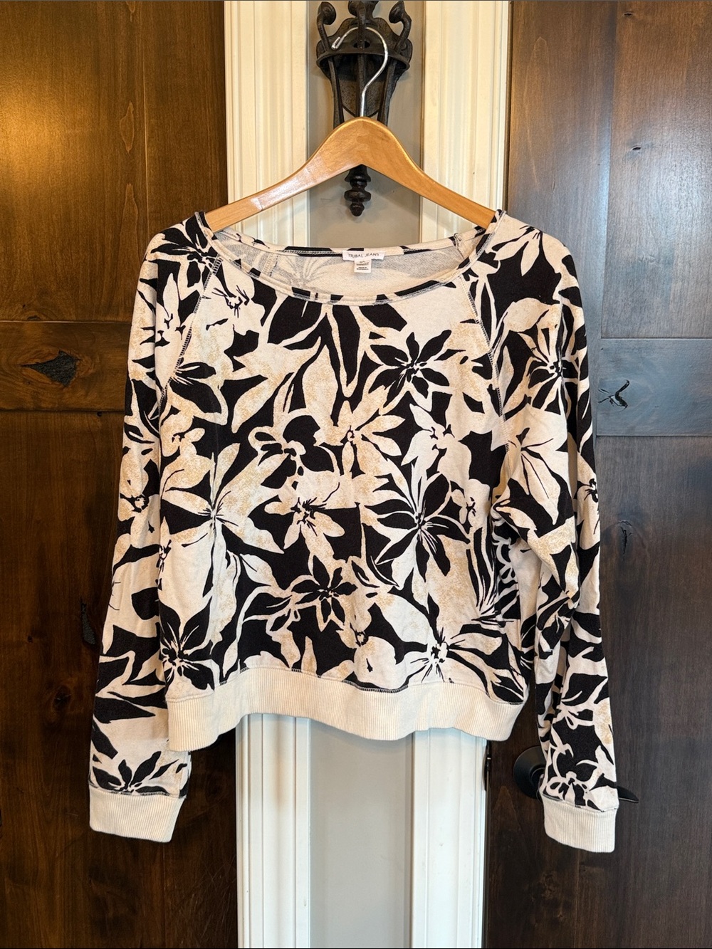 Tribal Jeans Crewneck Women's lightweight Sweatshirt in Black and Cream